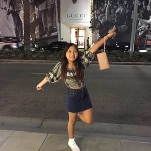 Meet your Posher, Alexis